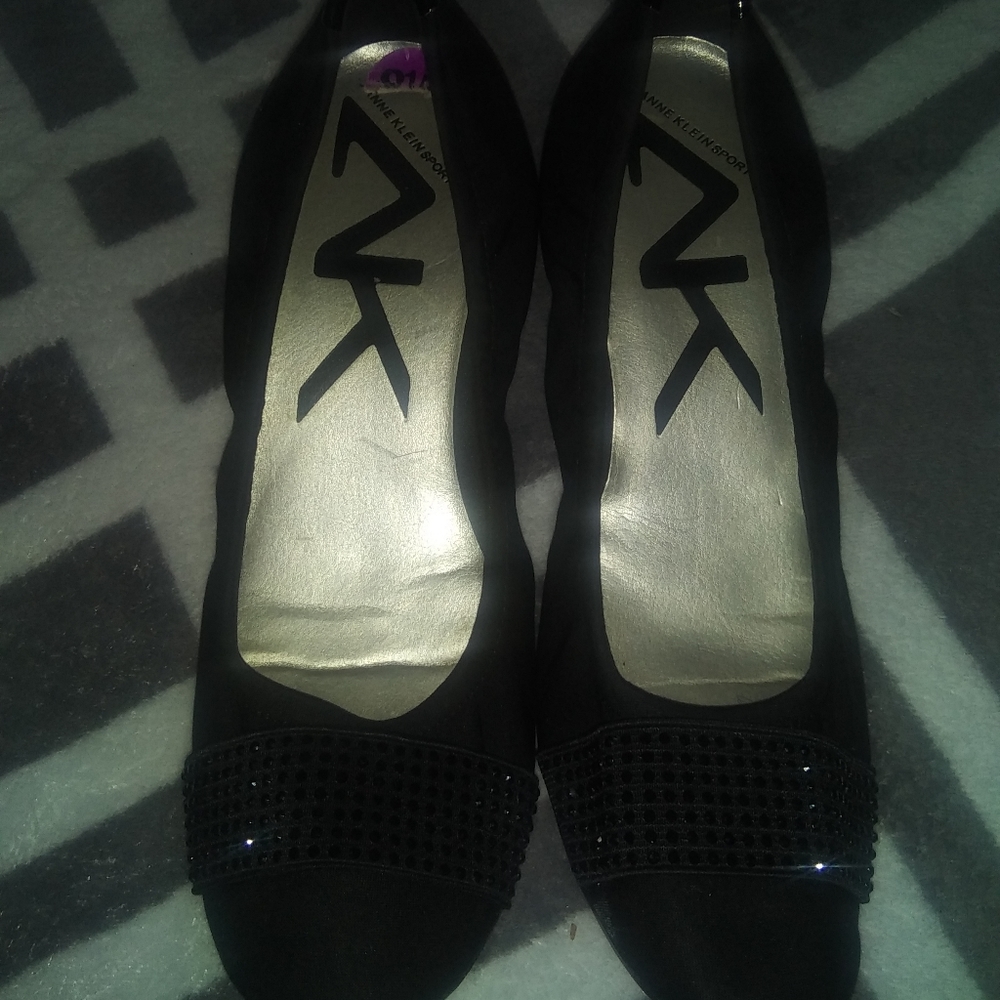 Womans Black Bedazzled Dress Shoes